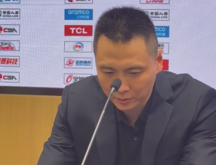 万博man体育官方网址-输深圳发布会！卢伟解析不上白边与末节体能问题，两度揽责背锅