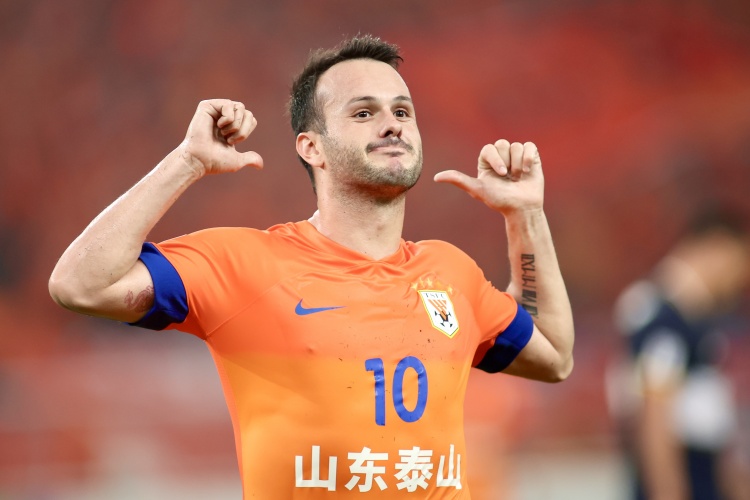 足球预测-记者赞卡扎伊什维利：背后有压迫停球后还能找回平衡，牛！