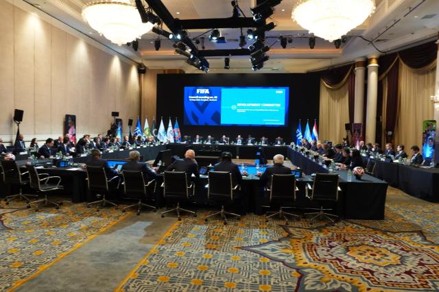 体育互动平台-FIFA创办两项全新赛事：女足世俱杯、五人制世界杯