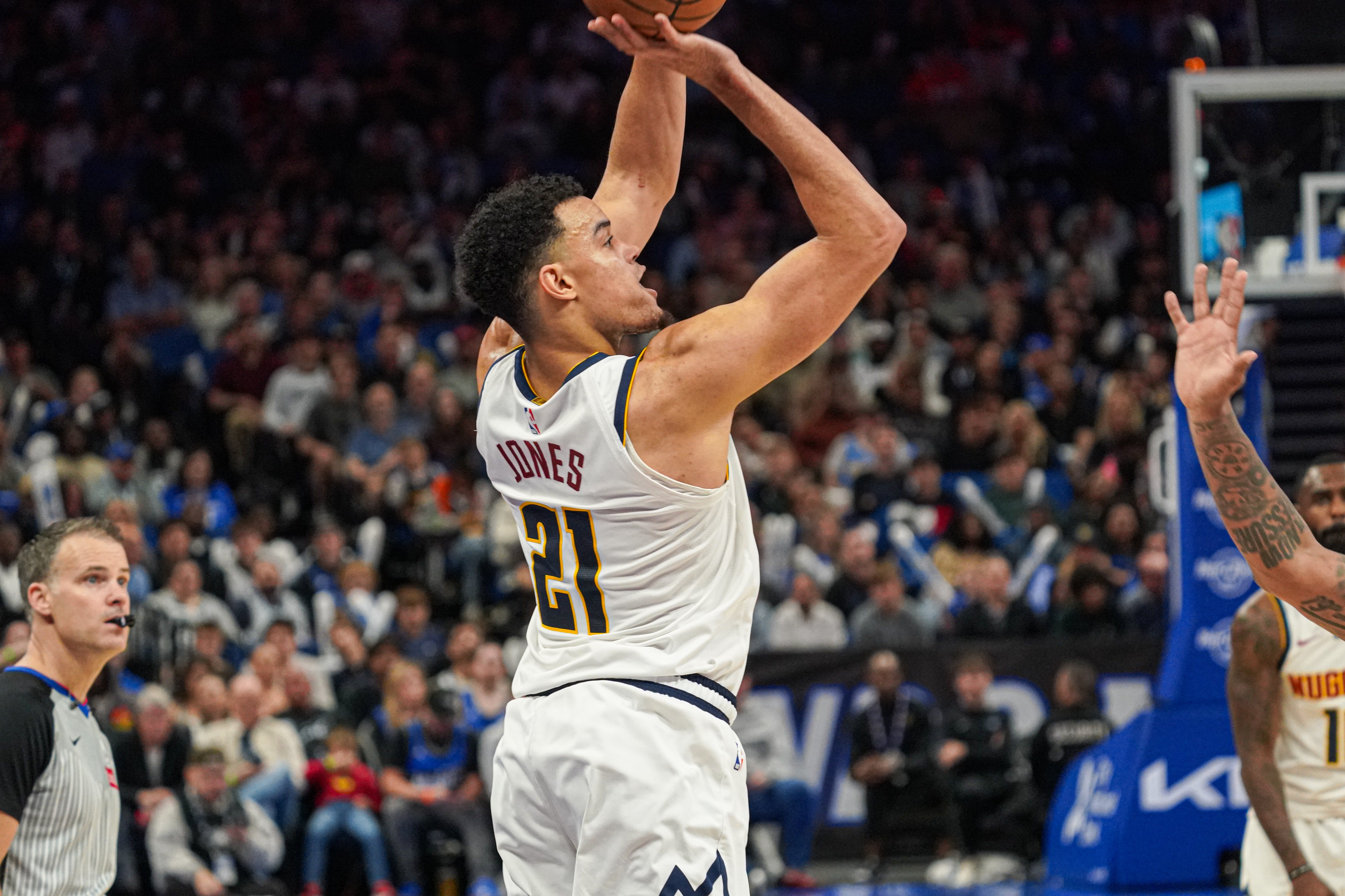 篮球数据-Stein：掘金探索阵容末段交易选项 想要避税并将斯潘塞·琼斯转正